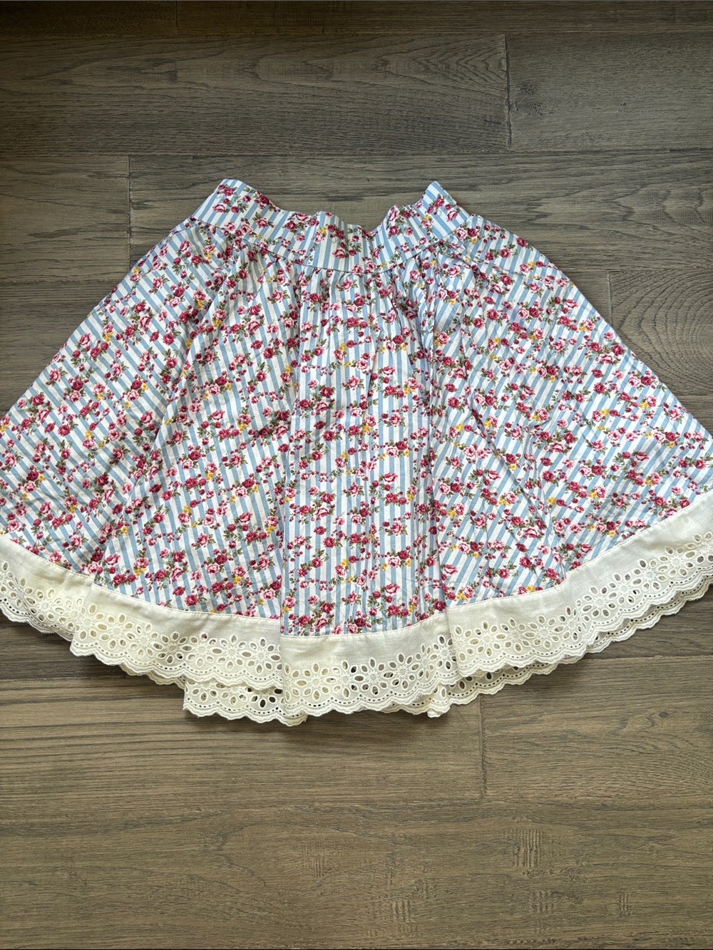 Cinderella | Floral Eyelet Hem A-Line Skirt - Blue & Red Lace Size XS